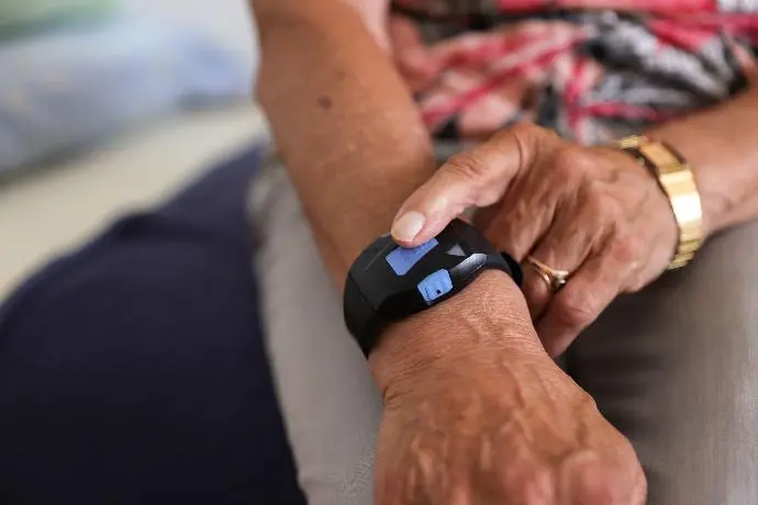 Bracelet connecté pour la sécurité des patients en milieu hospitalier