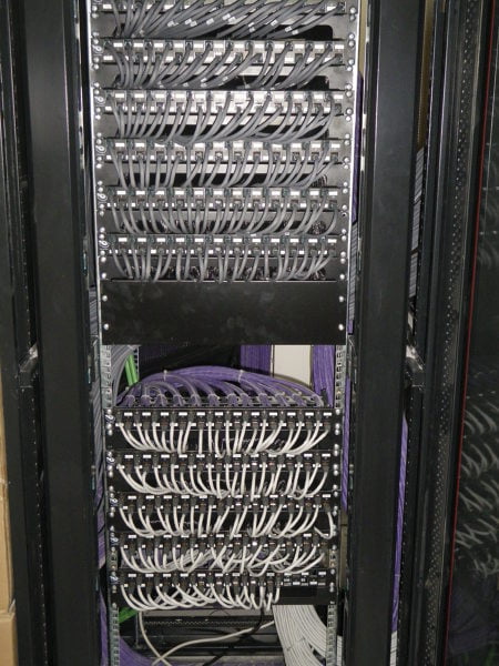 Baie Rack Baie de brassage informatique propre | AGIL Services
